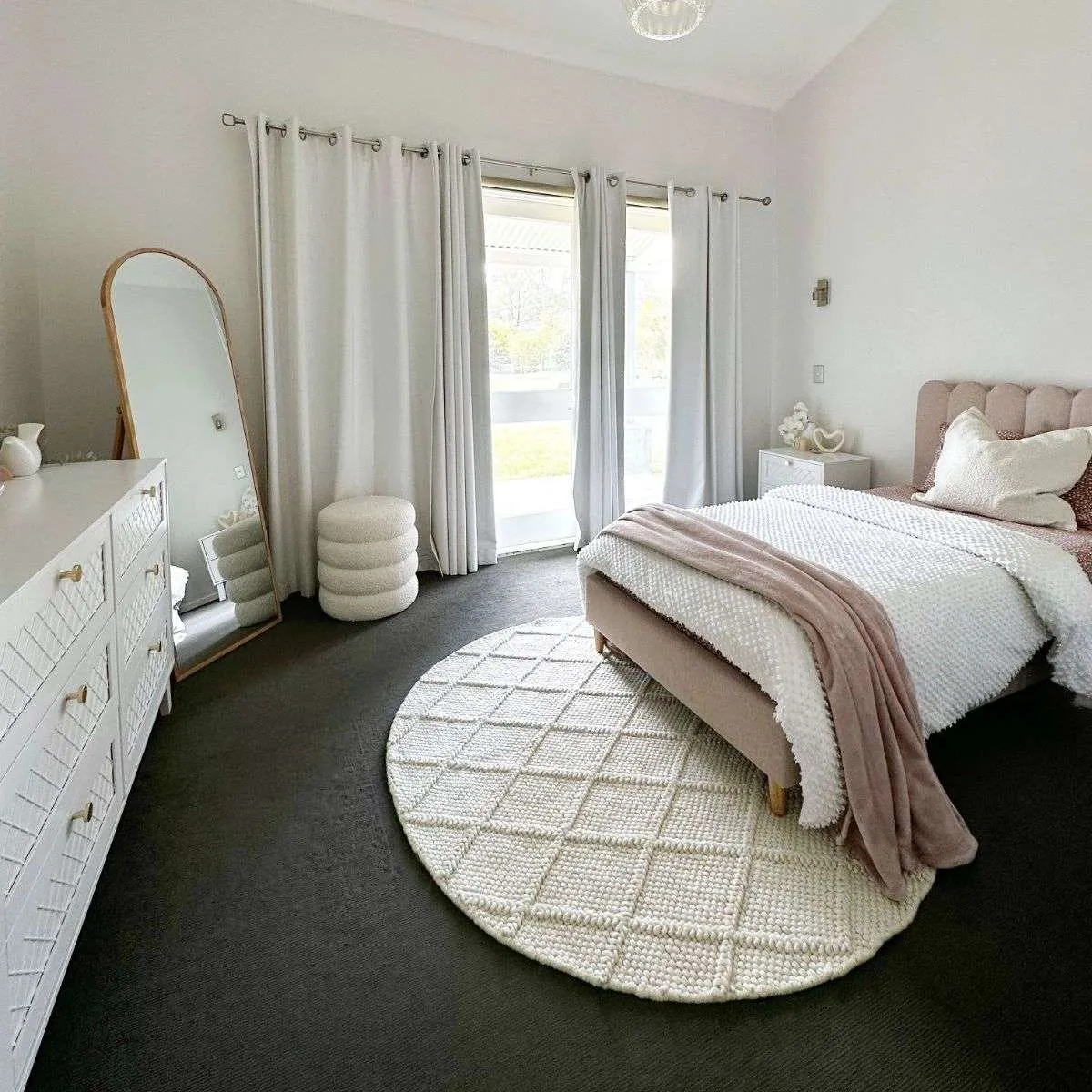 Hannah Diamond Wool Blend Floor Rug - Round Mocka