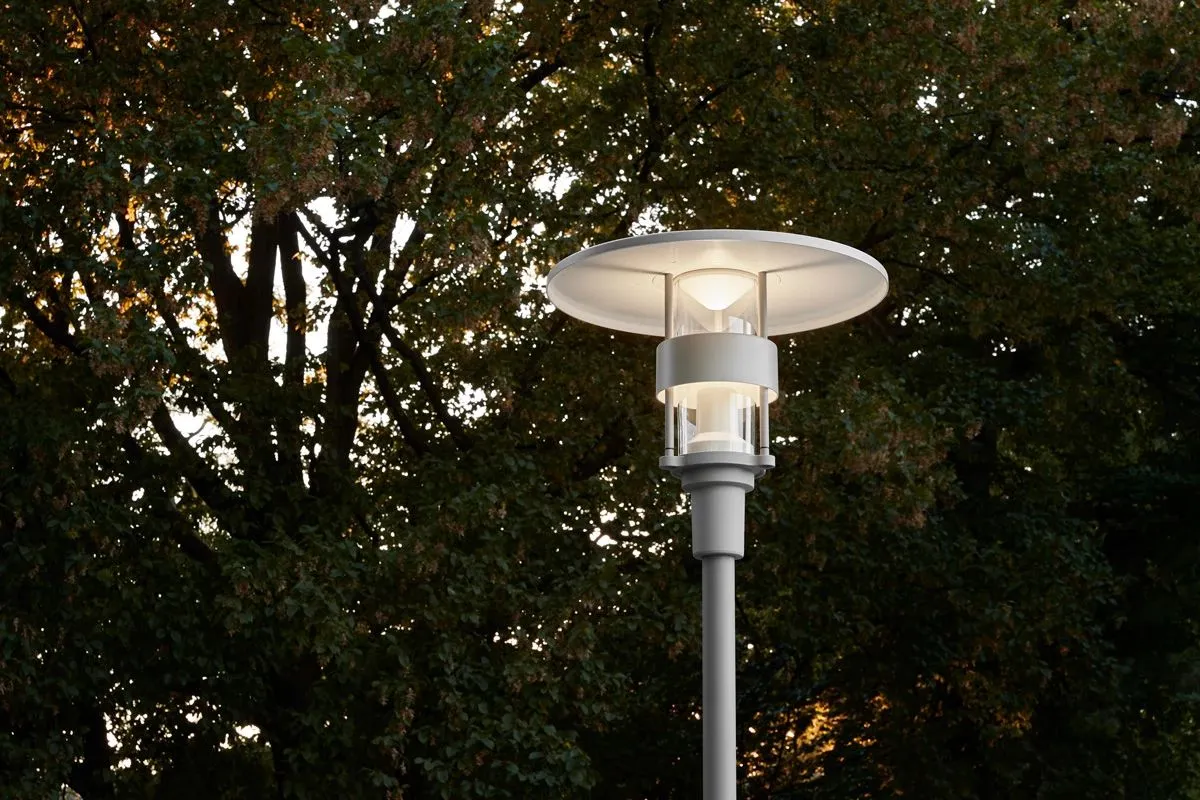 Louis Poulsen Albertslund Maxi Post Class I 4939 Lumens, Grey