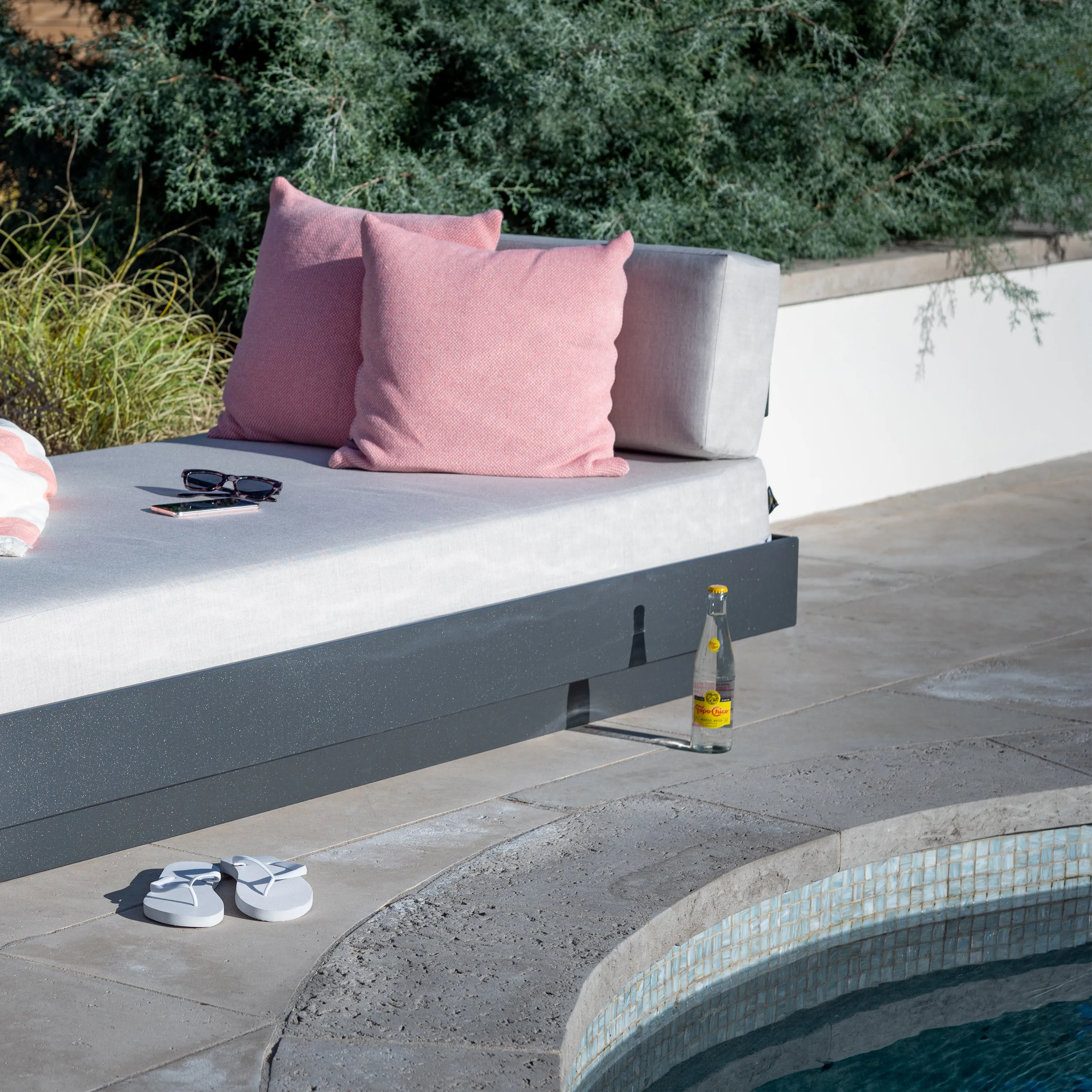 Platform One Chaise Lounge with Table