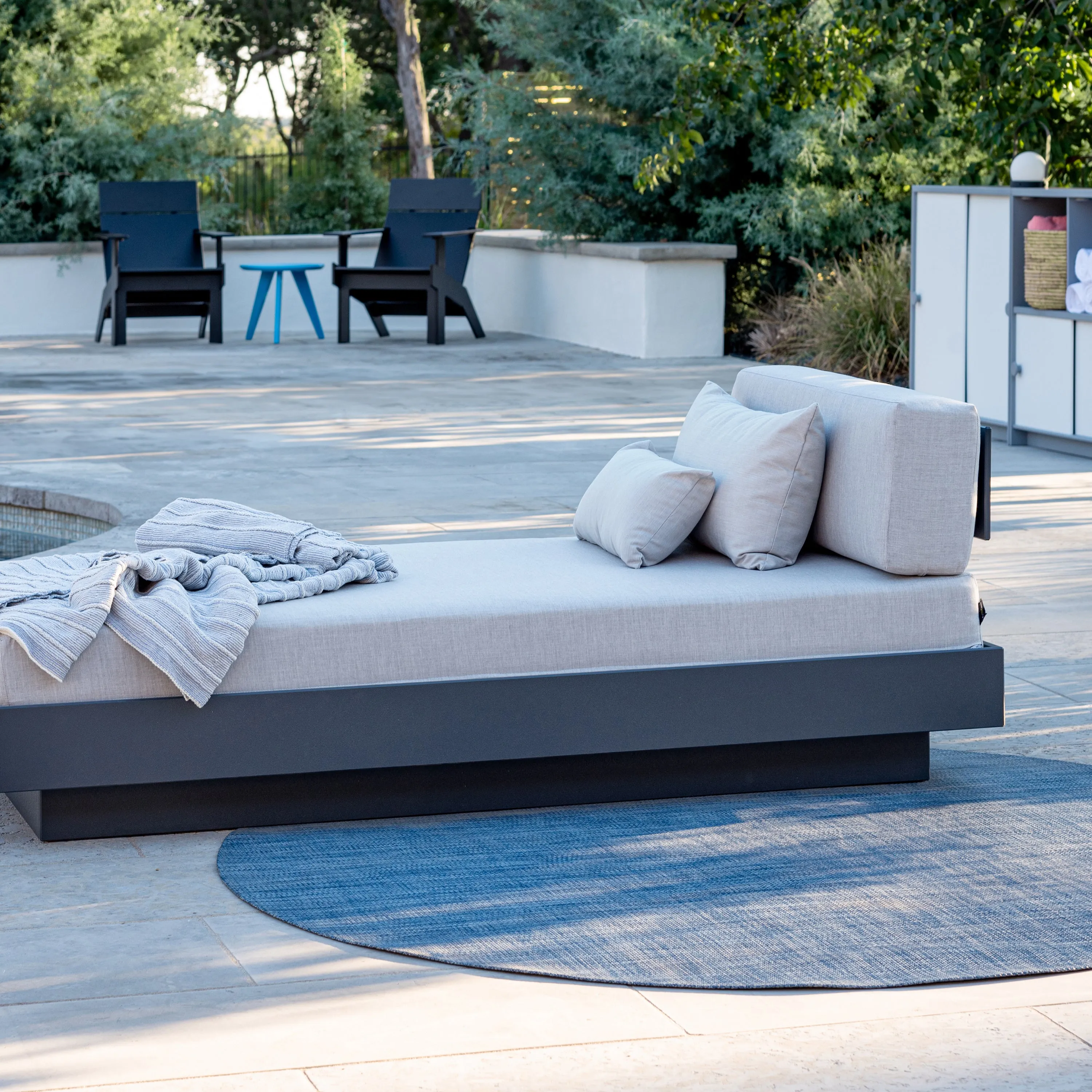 Platform One Chaise Lounge with Table