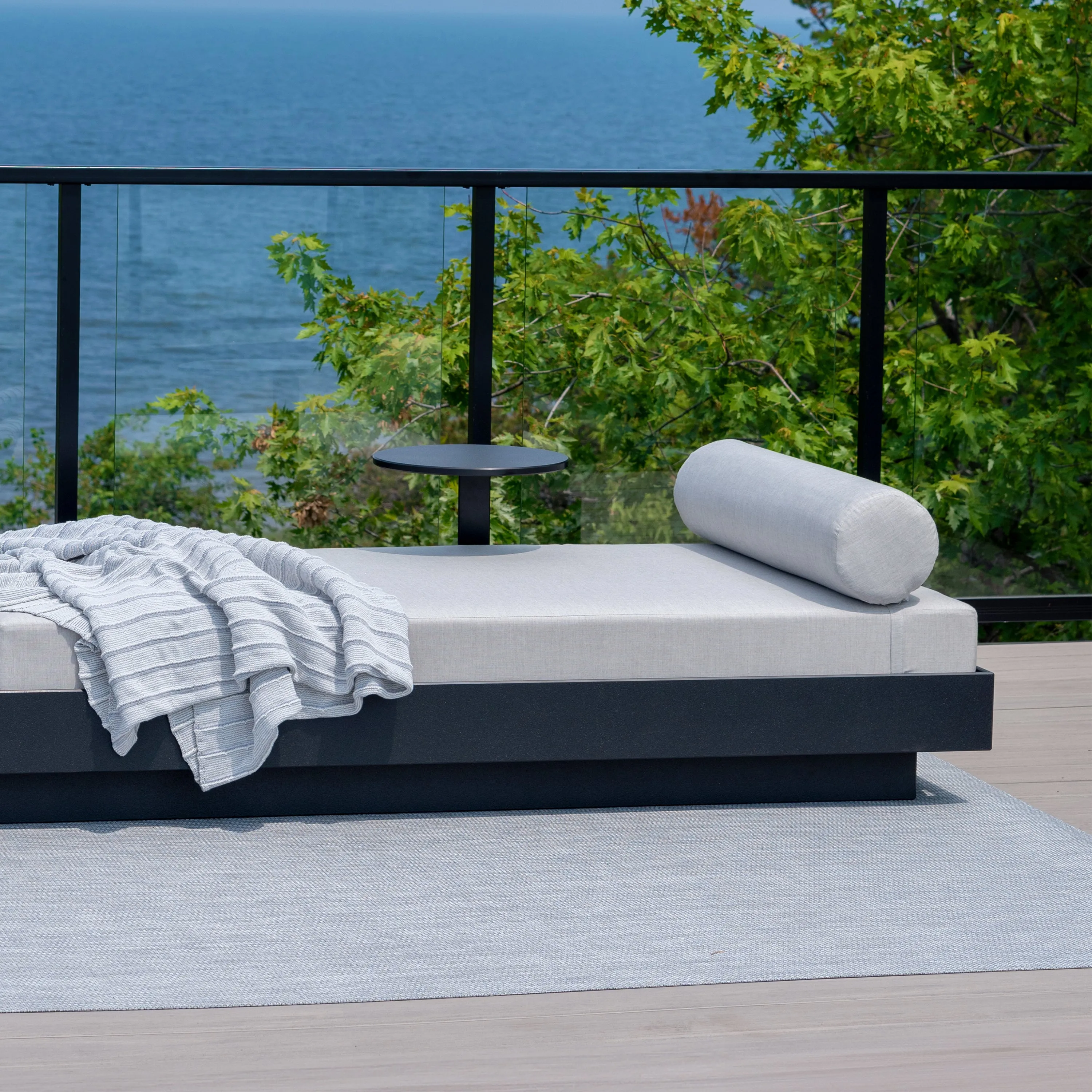 Platform One Daybed