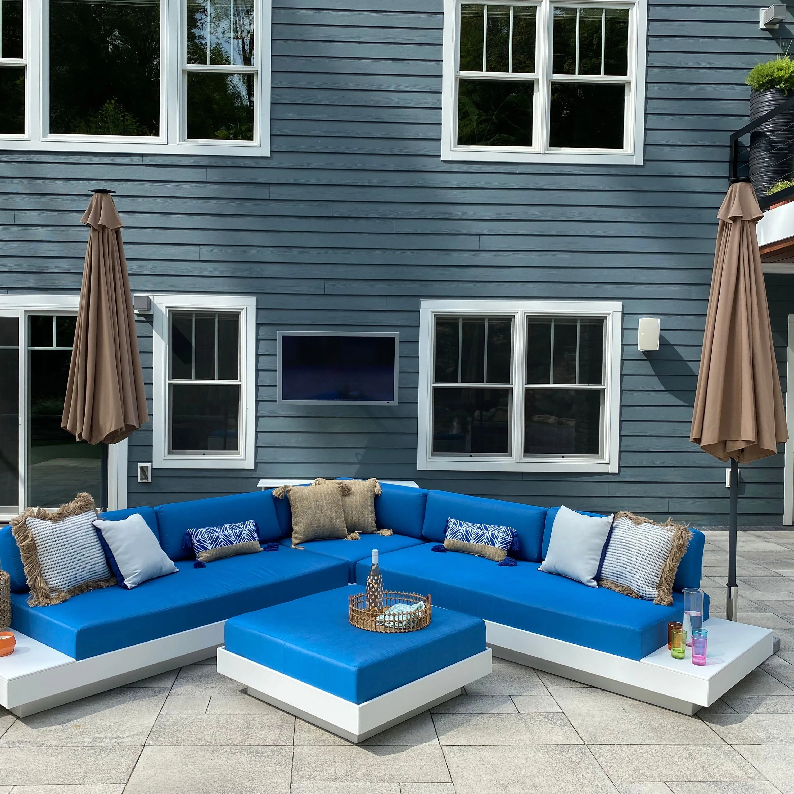 Platform One Sofa with Left or Right Table