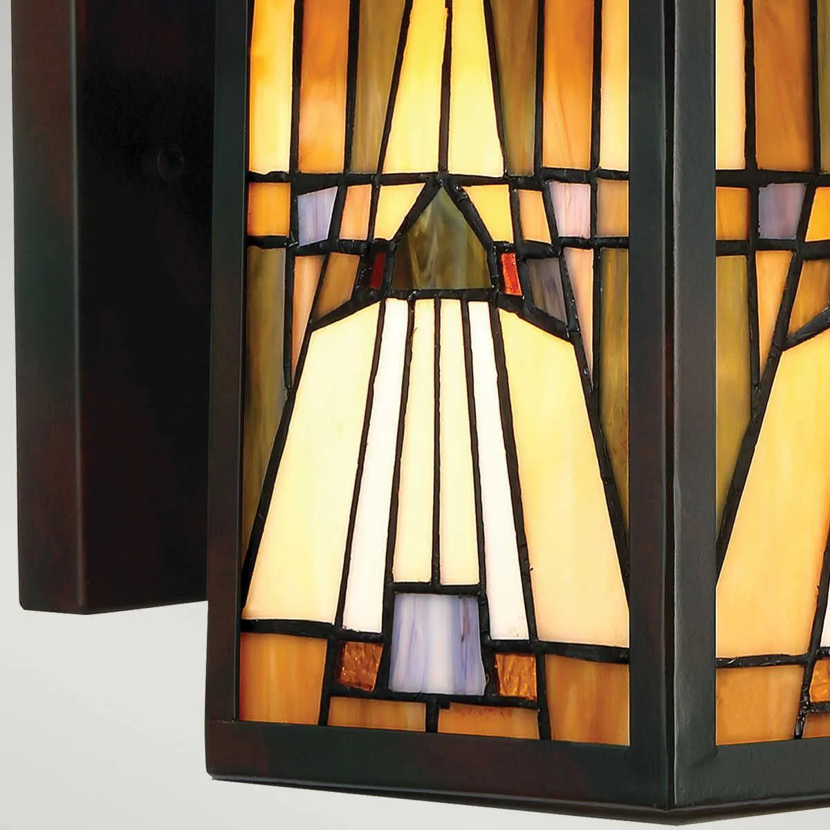 Quoizel Inglenook Medium Tiffany Outdoor Wall Light
