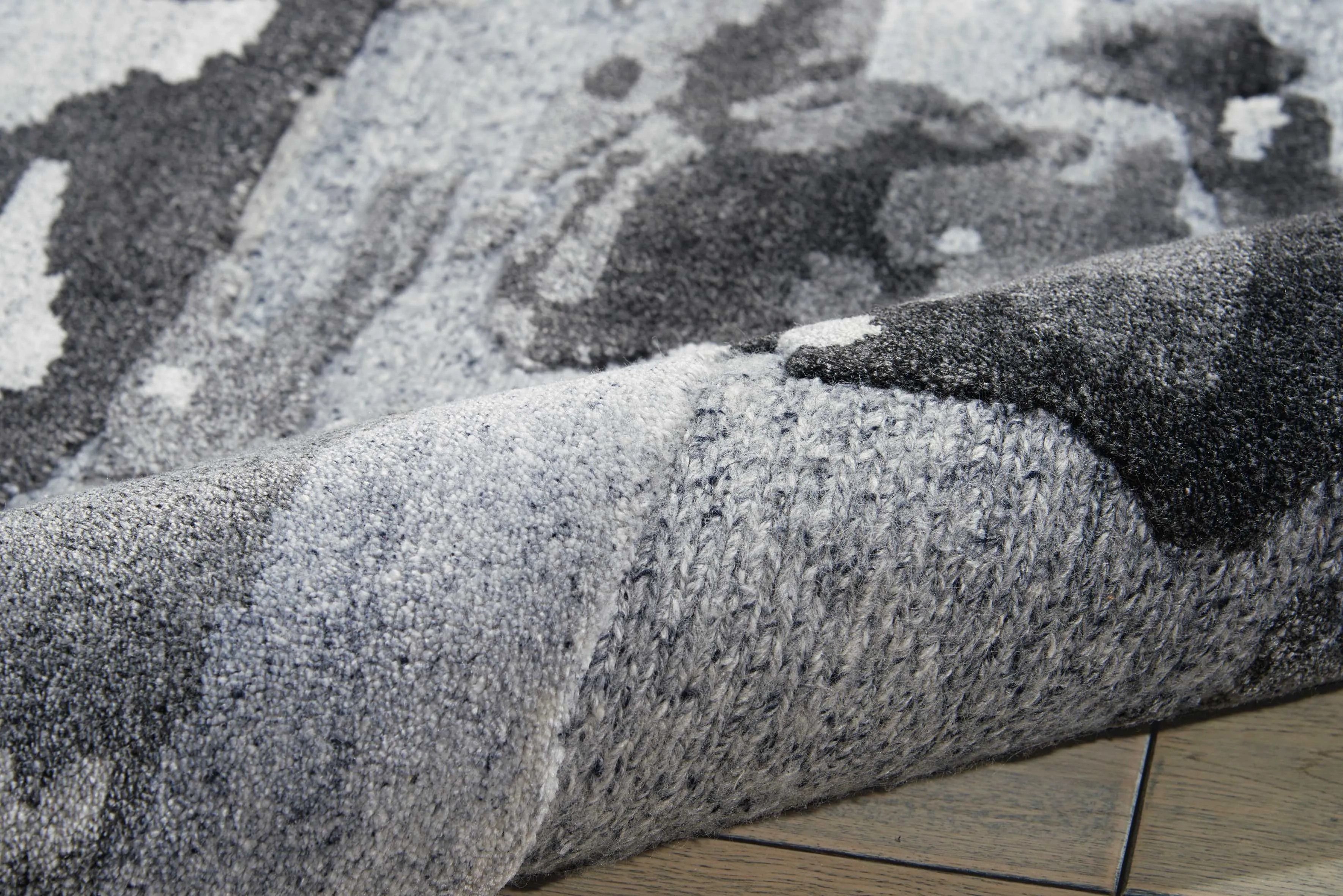 Smoke Essentials Modern Wool Luxcelle Blend Rug