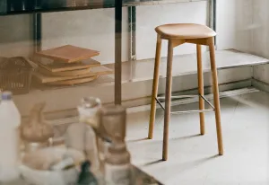 Soft Edge 82 Bar Stool